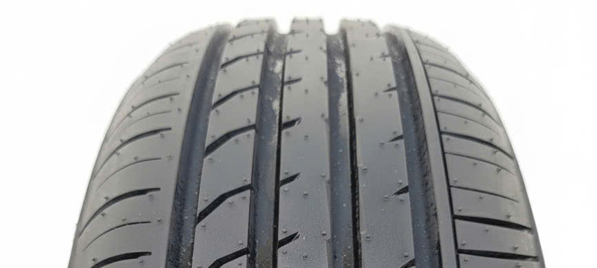 Gai lốp Zeetex ZT5000 Max 175/65R14, bám đường và thoát nước hiệu quả
