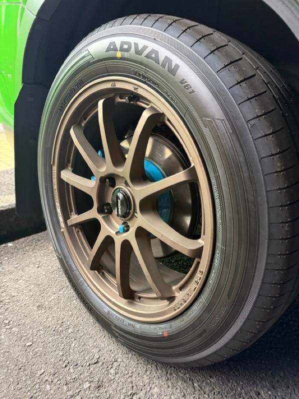 Lốp Xe SUV Yokohama Advan V61 225/55R18 98H lắp trên xe