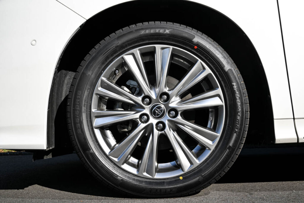 Hông Lốp Xe Sedan Thể Thao Zeetex HP5000 Max 235/45R18 98Y XL