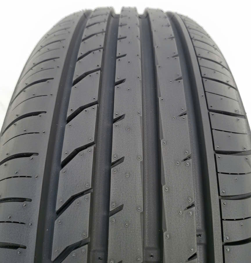 Gai lốp Zeetex ZT5000 Max 185/65R14, bám đường và thoát nước hiệu quả