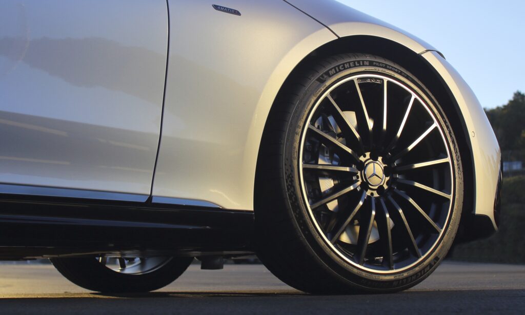 Thay lốp Michelin mới cho xe