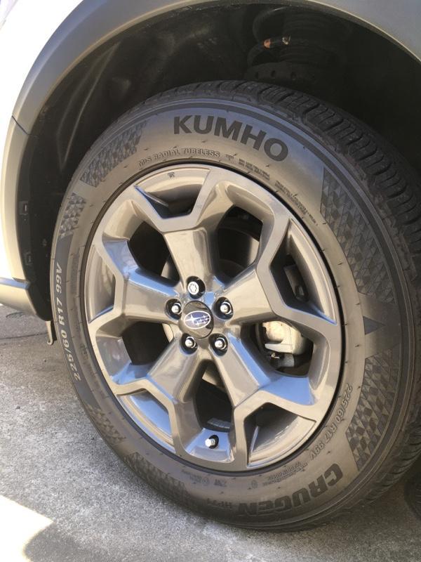 Lốp Kumho Crugen HP71 225/60R17 99V trên xe