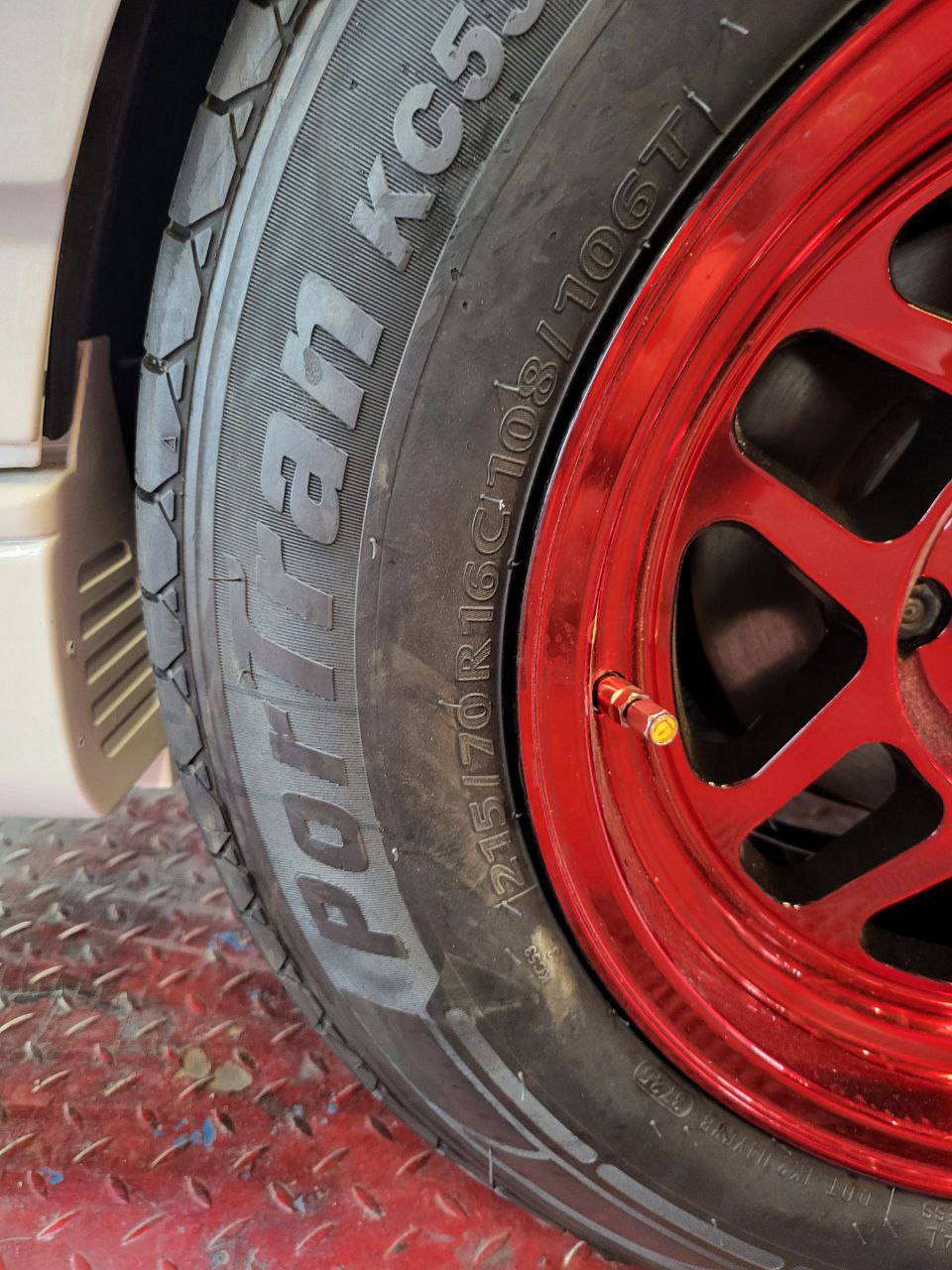 Lốp Kumho PorTran KC53 trên xeToyota Hiace