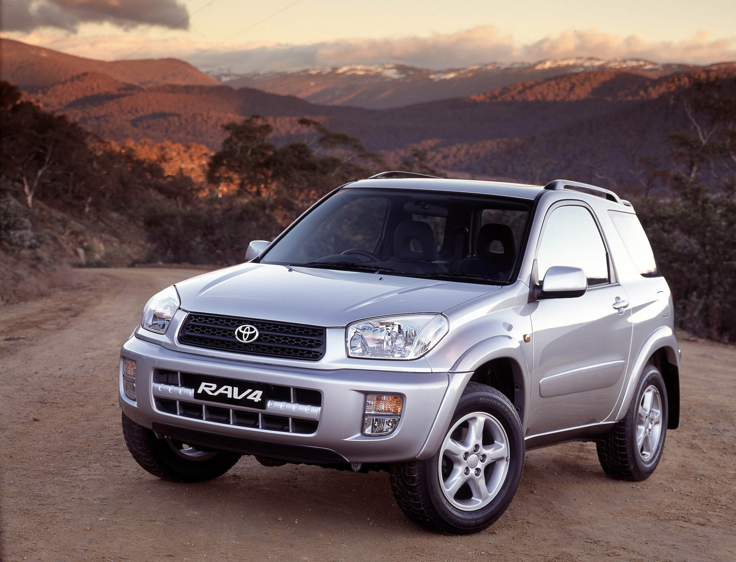 Lốp xe Toyota RAV4 chính hãng – Lắp miễn phí, không phát sinh | ZTire.vn