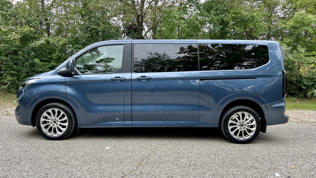 Tìm lốp đúng size cho Ford Tourneo