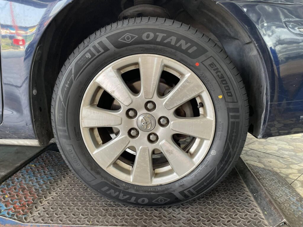 Lốp Otani EK3000 215/60R16 99V XL trên xe Toyota Camry