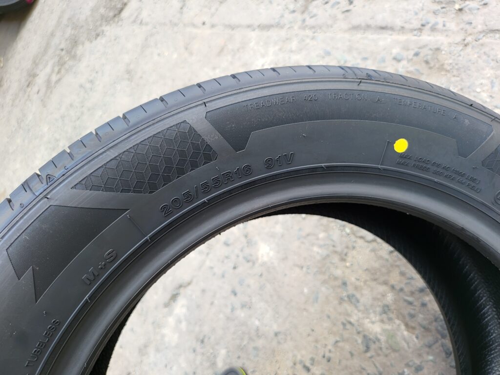 Hông lốp Royal Black Racing Trac 205/55R16 91V