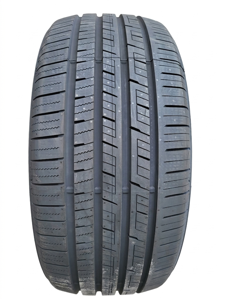 Mặt gai lốp Royal Black Racing Trac 215/45ZR17 91W XL – bám đường mạnh