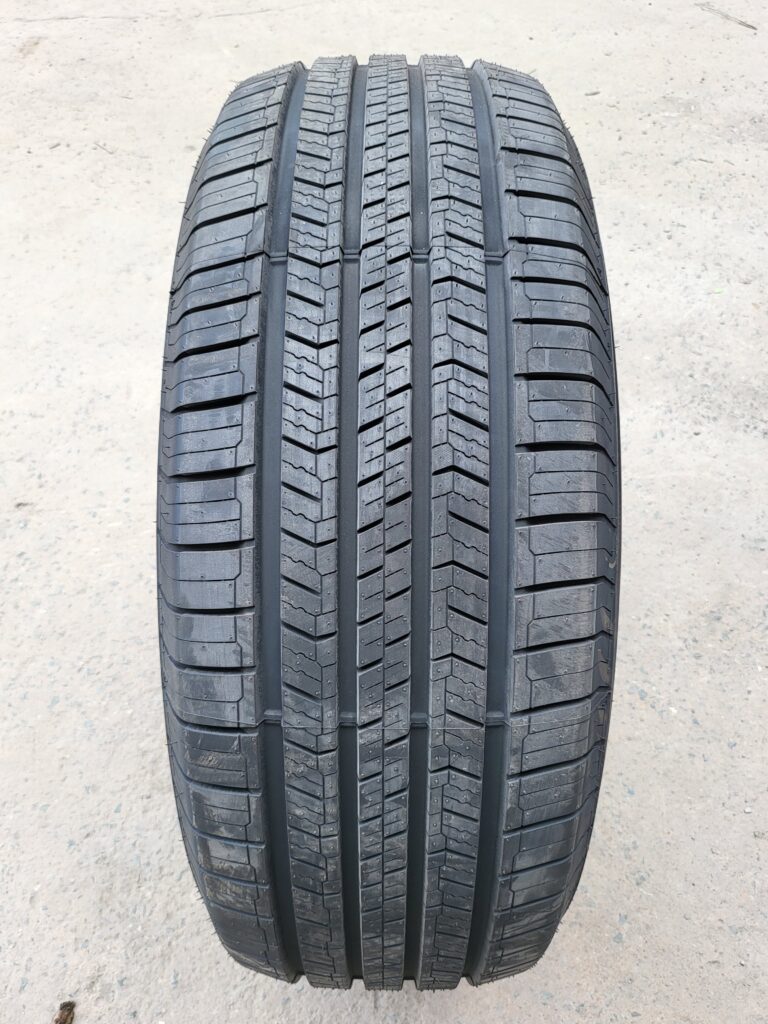 Mặt gai lốp Royal Black Milage Max 265/65R17 112H – êm ái, bền chạy dài