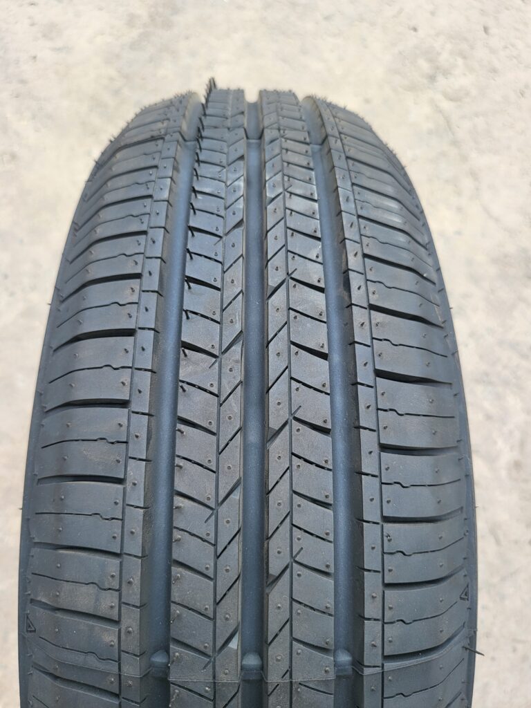 Mặt gai lốp Royal Black Touring HP 165/65R14 79H - êm ái, bền bỉ
